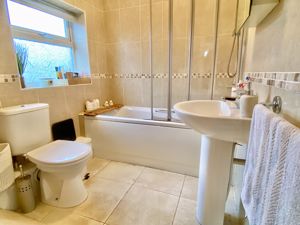 Family Bathroom- click for photo gallery